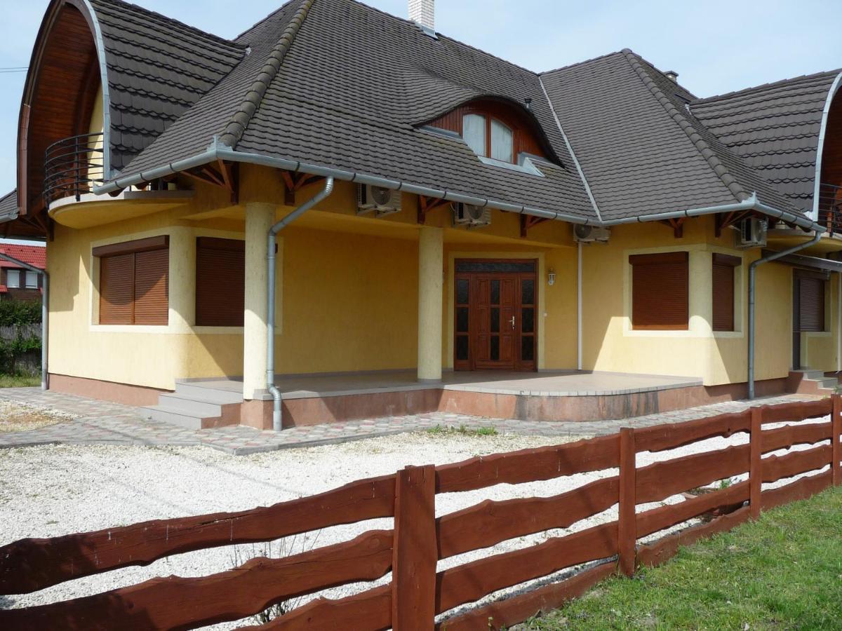 Nadas Tarsashaz Балатонлеле Екстериор снимка