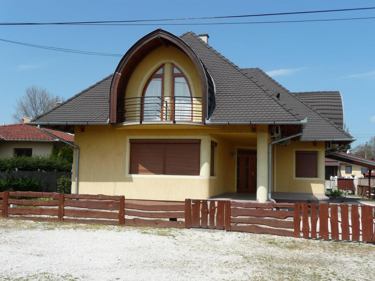 Nadas Tarsashaz Балатонлеле Екстериор снимка