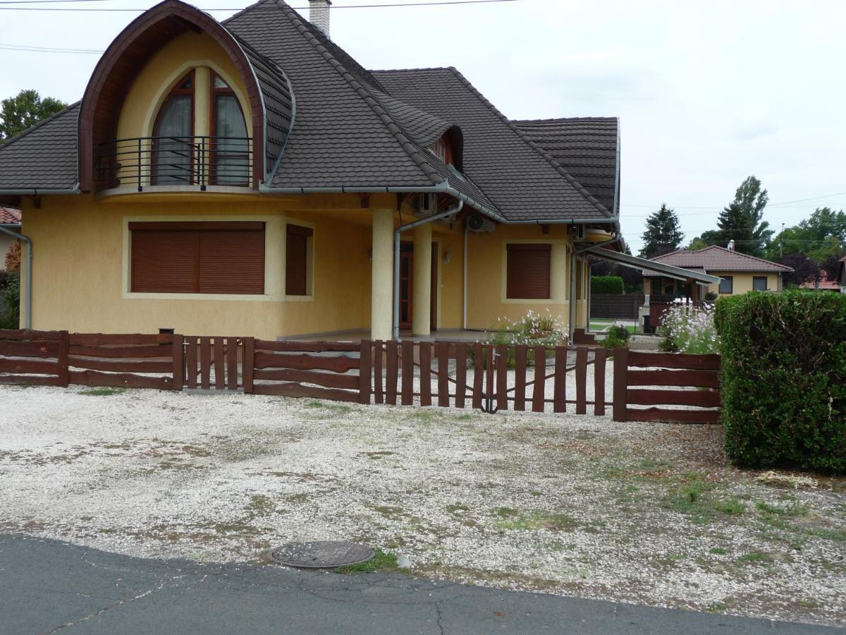 Nadas Tarsashaz Балатонлеле Екстериор снимка